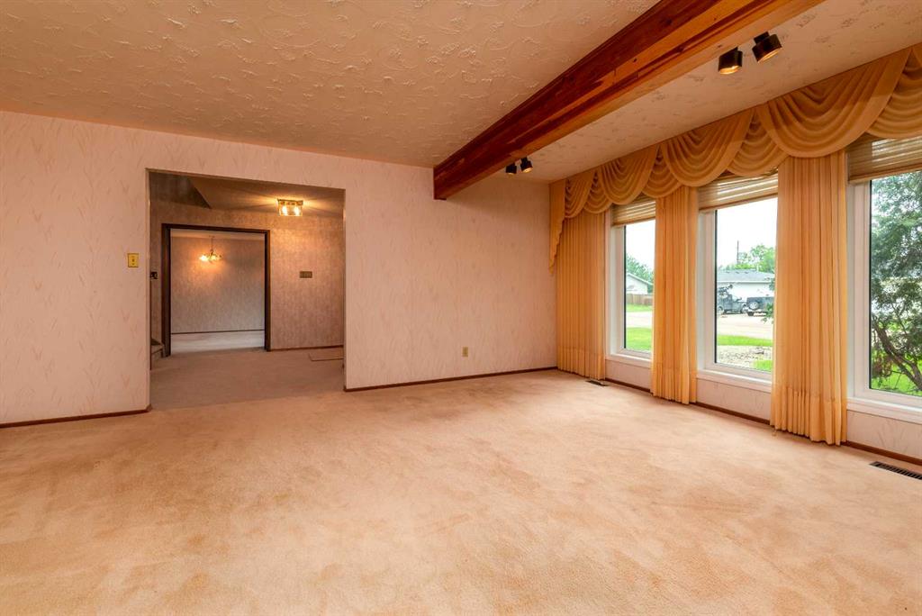 Picture of 502 2 Street E, Maidstone Real Estate Listing