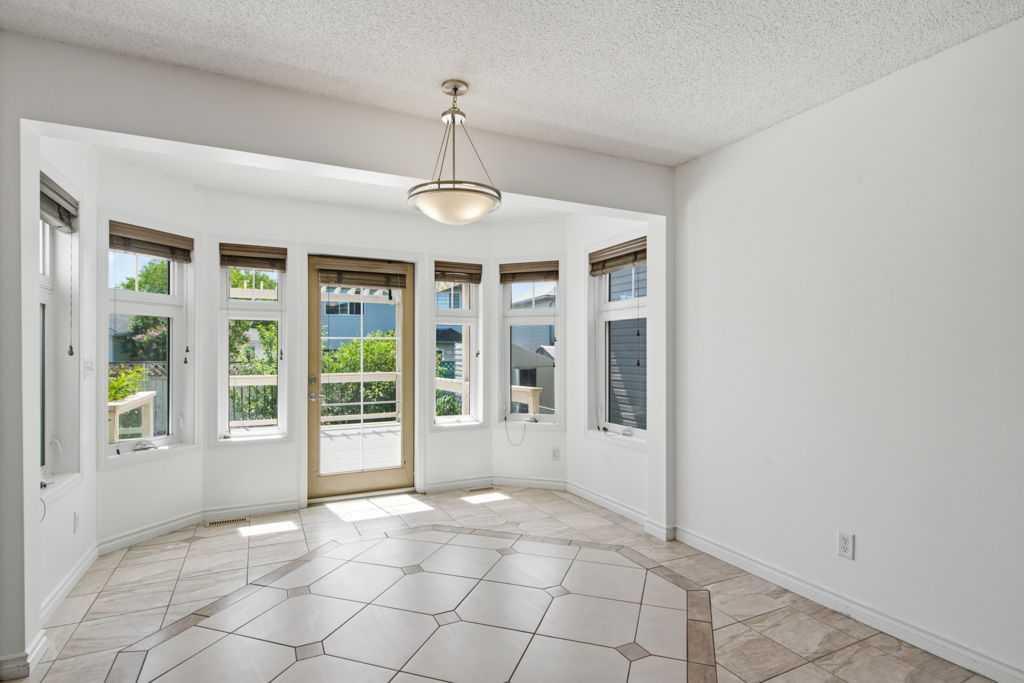 Picture of 690 Coventry Drive NE, Calgary Real Estate Listing