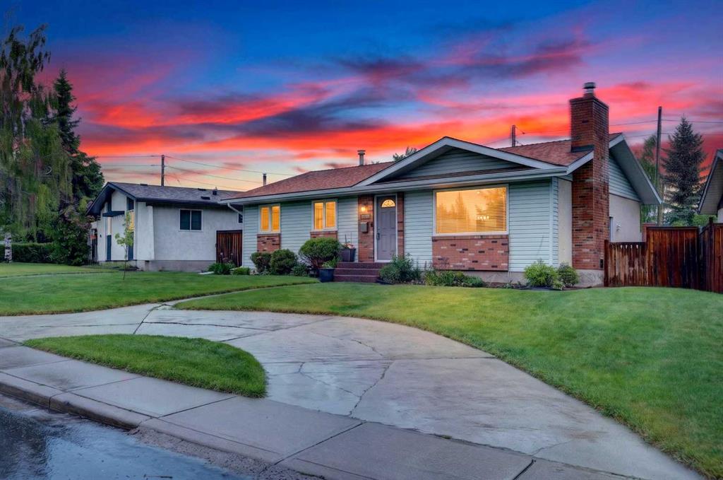 Picture of 10640 Oakmoor Way SW, Calgary Real Estate Listing