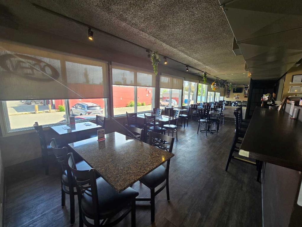Picture of 300 14 Street NW, Calgary Real Estate Listing