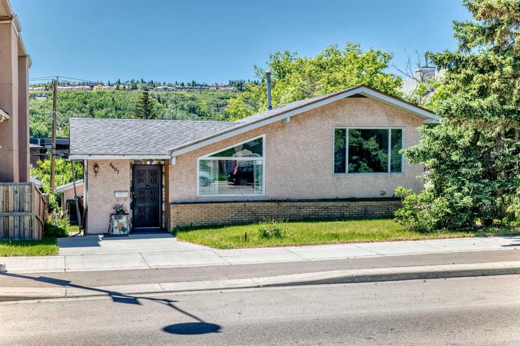 Picture of 4407 Bowness Road NW, Calgary Real Estate Listing