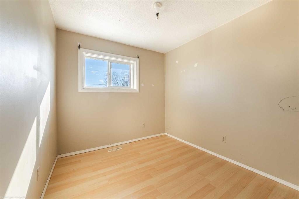 Picture of 6, 17 3 Avenue SE, Marshall Real Estate Listing
