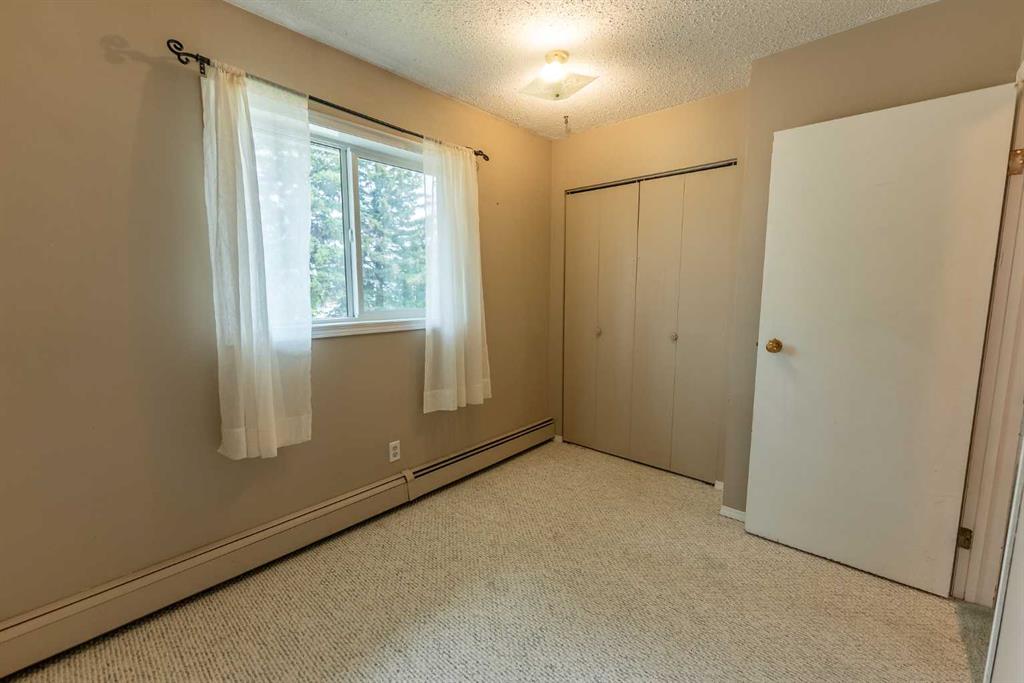 Picture of 4904 51 Avenue , Eckville Real Estate Listing