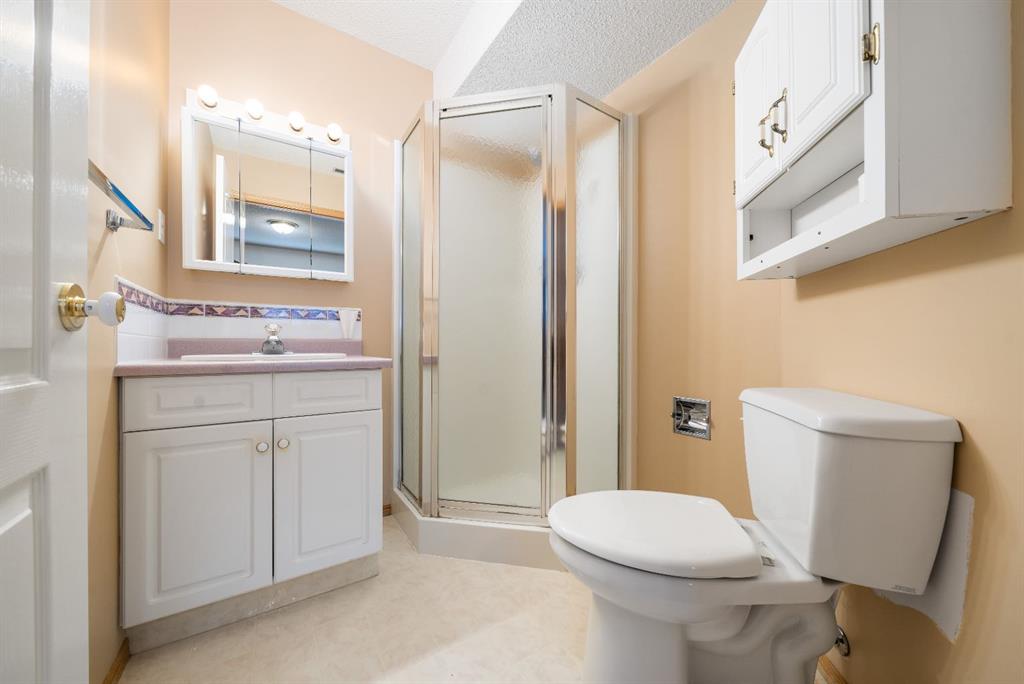 Picture of 4, 407 Macleod Trail SE, Medicine Hat Real Estate Listing