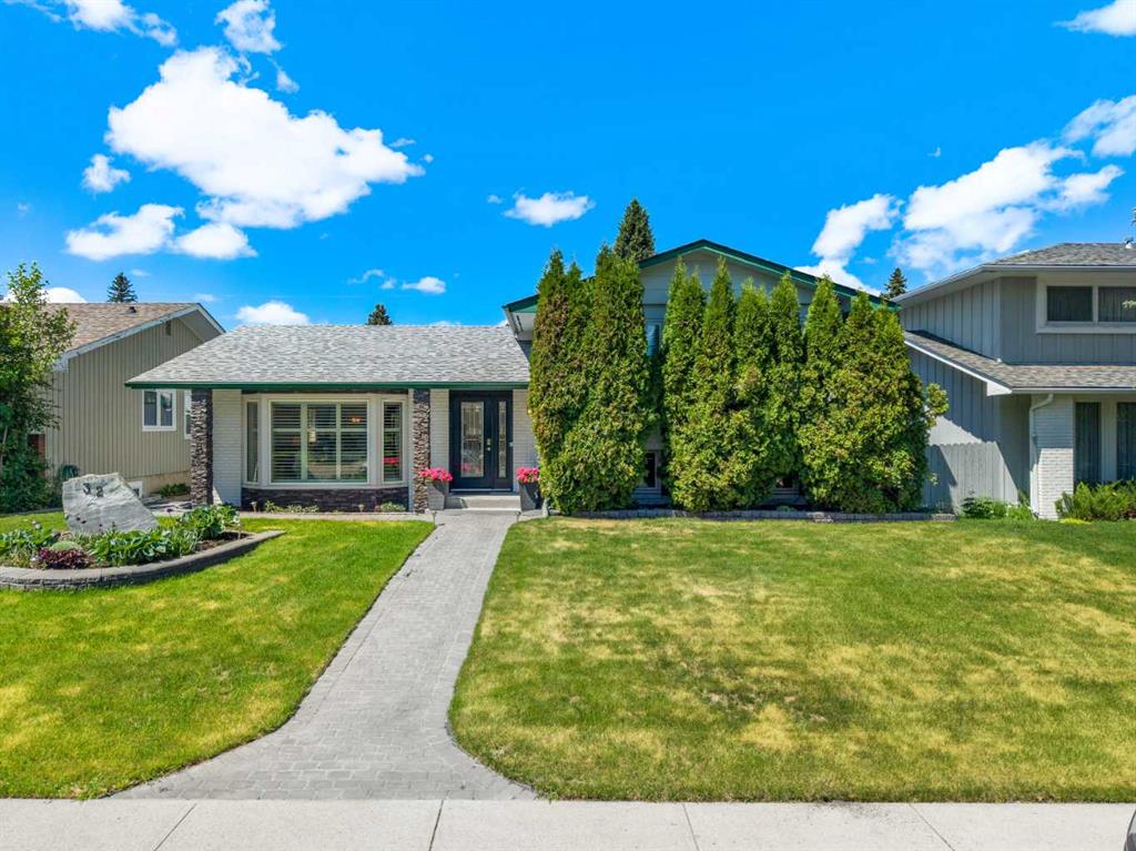 Picture of 32 Lake Crimson Close SE, Calgary Real Estate Listing