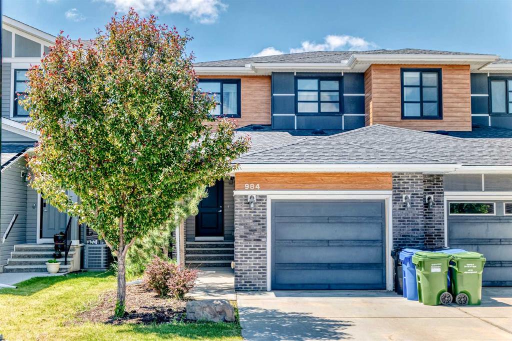 Picture of 984 Seton Circle SE, Calgary Real Estate Listing