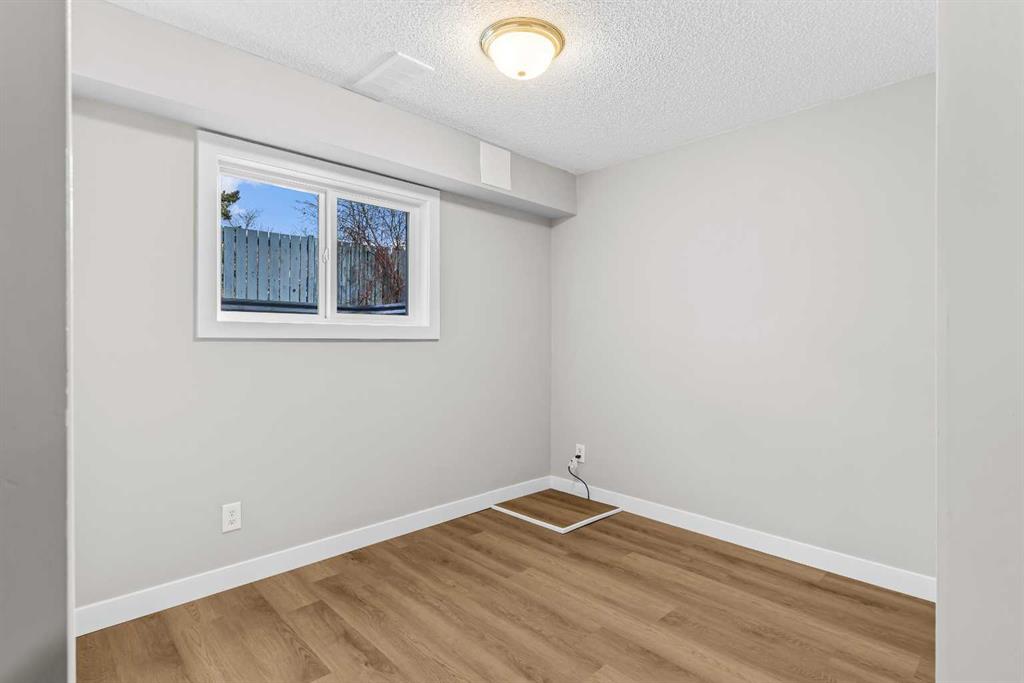 Picture of 2, 532 First Street Street E, Cochrane Real Estate Listing