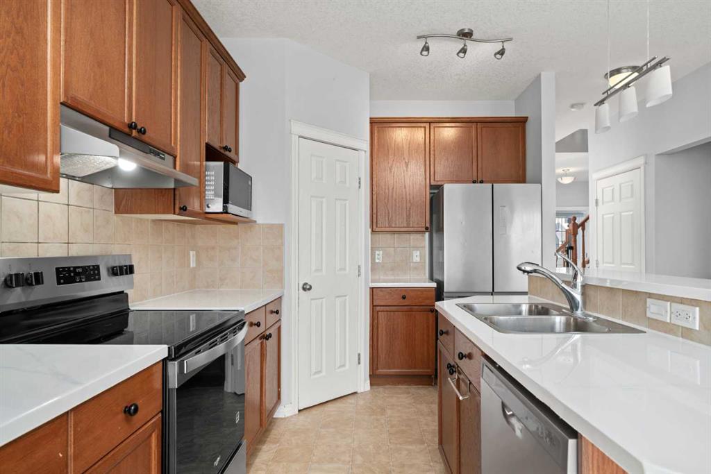 Picture of 102 Kincora Glen Mews NW, Calgary Real Estate Listing