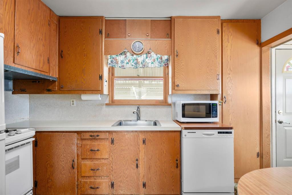 Picture of 332 Third Street W, Cochrane Real Estate Listing