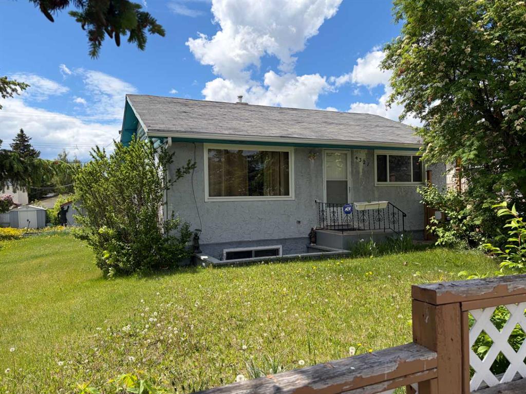 Picture of 4327 70 Street NW, Calgary Real Estate Listing