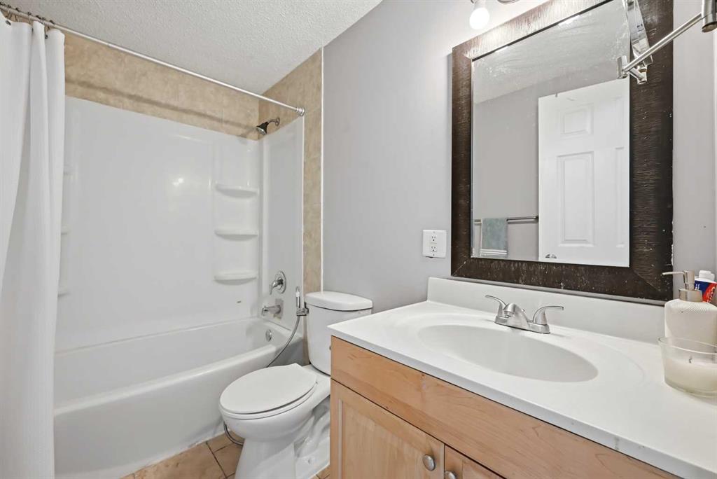 Picture of 11, 1155 Falconridge Drive NE, Calgary Real Estate Listing