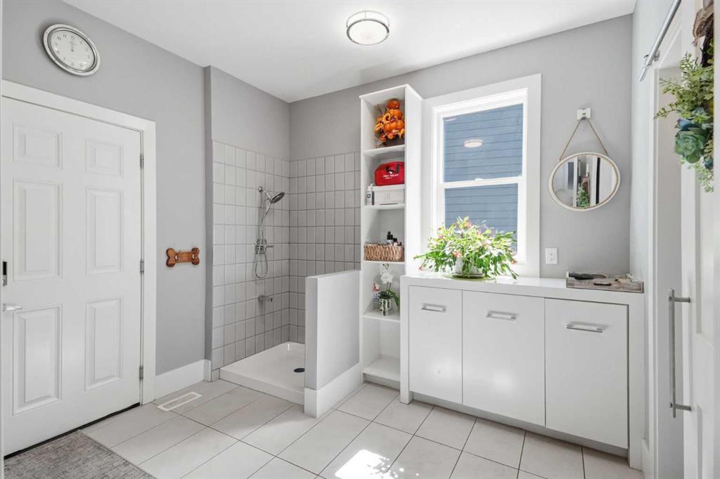 Picture of 160 Kinniburgh Loop , Chestermere Real Estate Listing