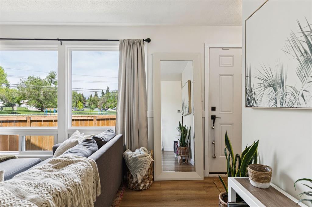 Picture of 18, 11240 6 Street SW, Calgary Real Estate Listing