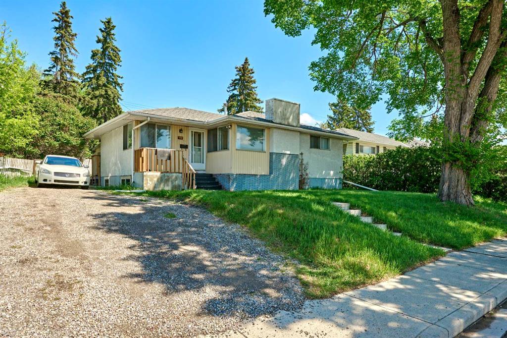 Picture of 28 CORNELL Place NW, Calgary Real Estate Listing