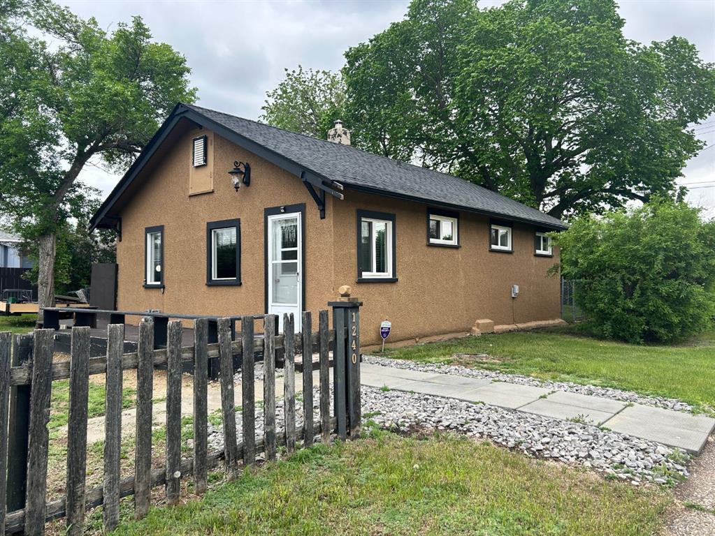Picture of 1240 Newcastle Trail  , Drumheller Real Estate Listing