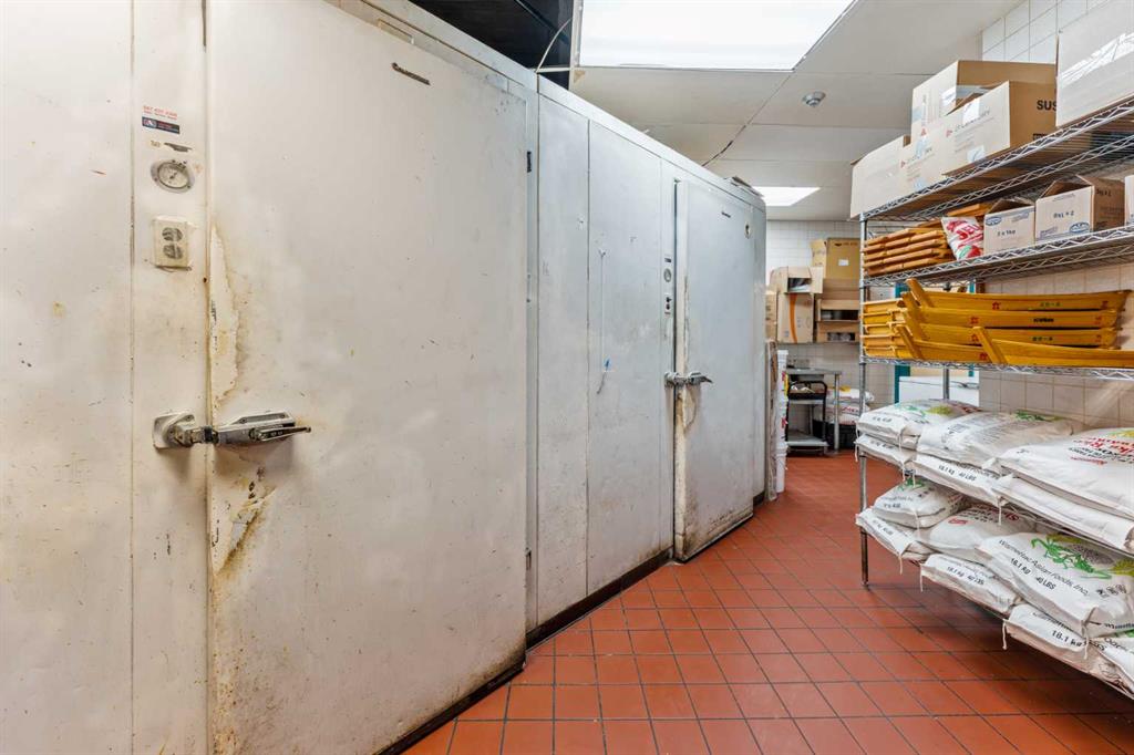 Picture of 4014 Macleod Trail S, Calgary Real Estate Listing