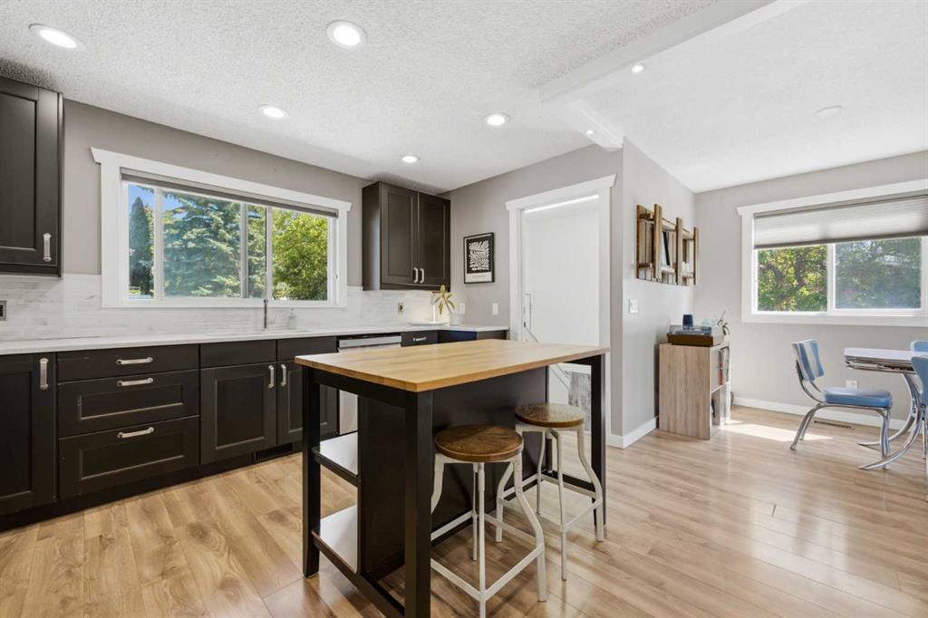 Picture of 7304 Silver Springs Road NW, Calgary Real Estate Listing