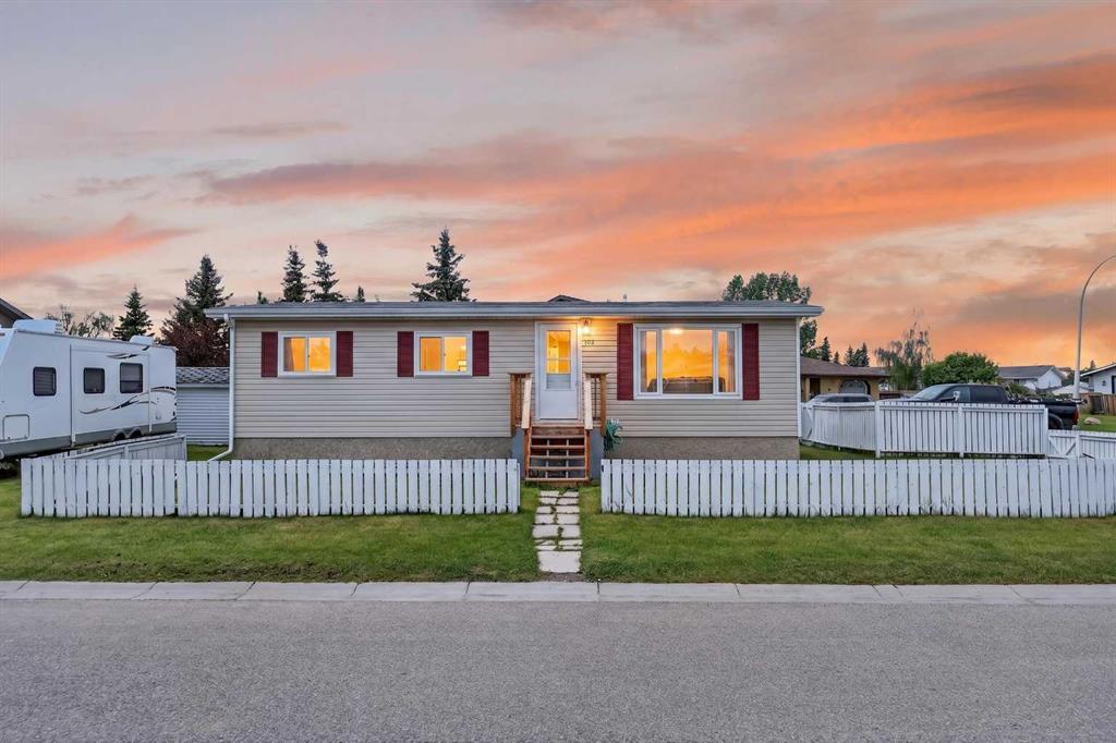 Picture of 102 Southridge Place , Didsbury Real Estate Listing