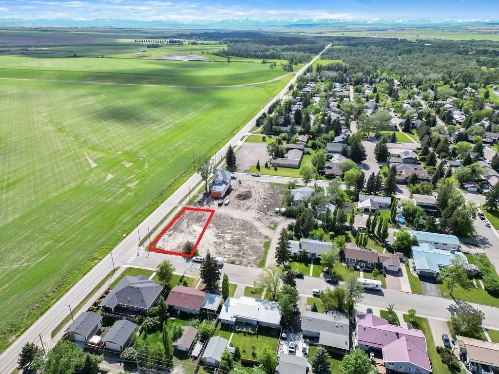 Picture of 1033 8 Street SW, High River Real Estate Listing