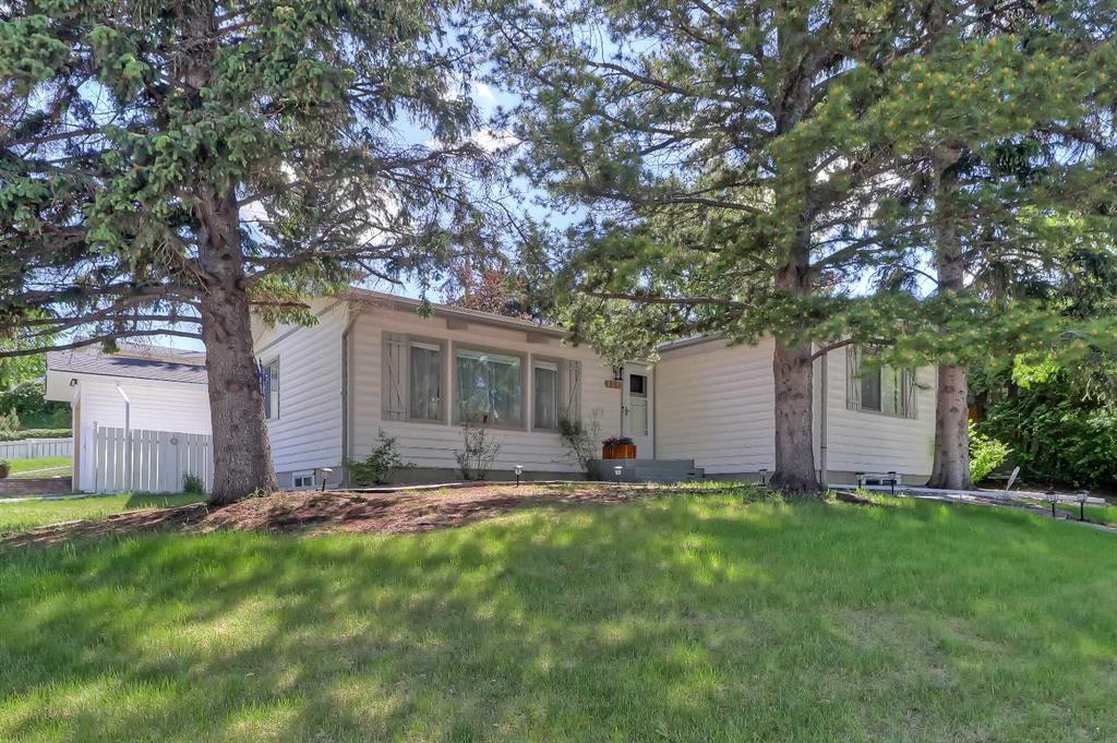 Picture of 185 Springwood Drive SW, Calgary Real Estate Listing