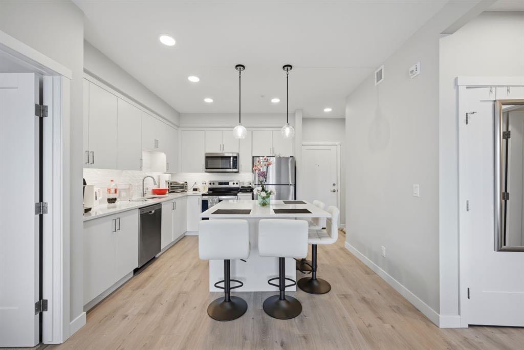 Picture of 104, 660 Shawnee Square SW, Calgary Real Estate Listing