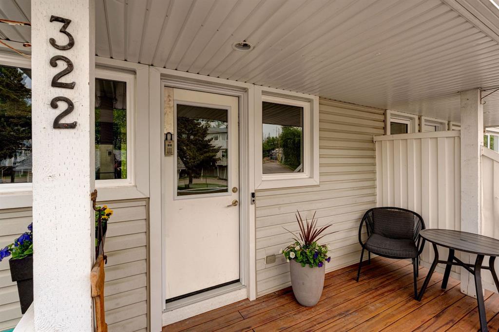Picture of 322 Killarney Glen Court SW, Calgary Real Estate Listing