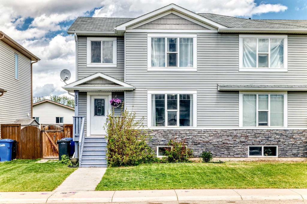 Picture of 1552 Mcalpine Street , Carstairs Real Estate Listing