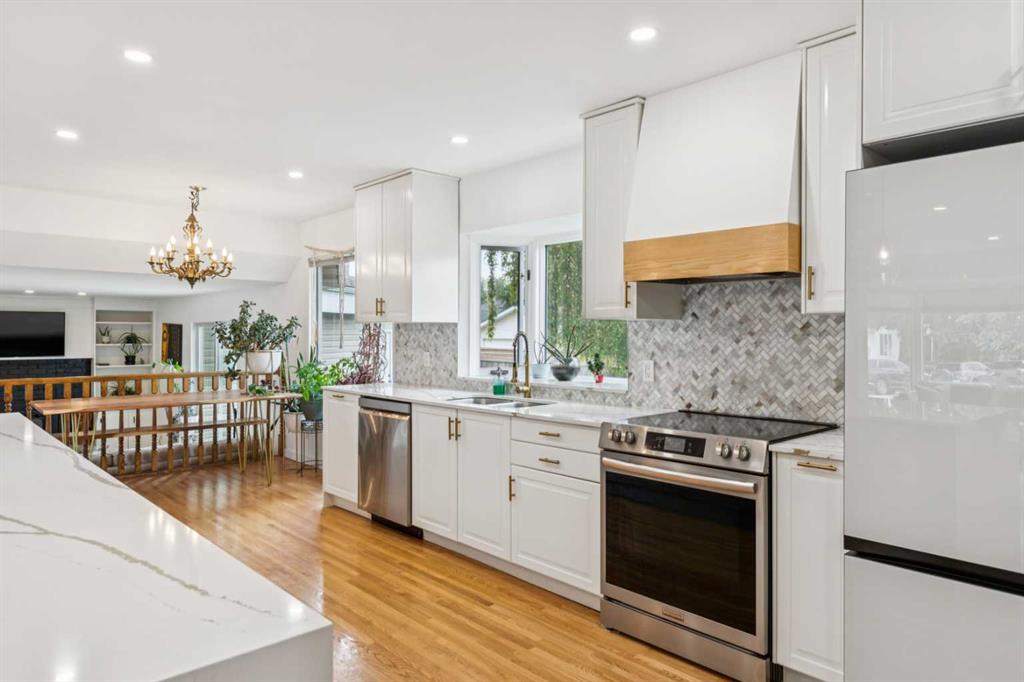 Picture of 10719 Mapleglen Crescent SE, Calgary Real Estate Listing