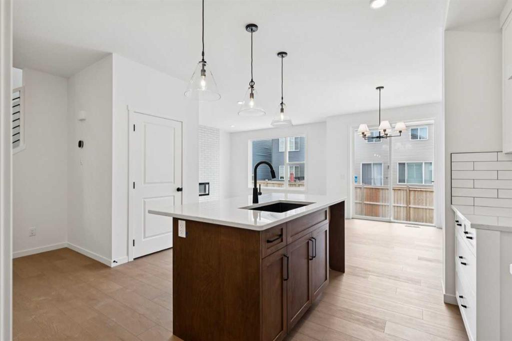 Picture of 110 Walgrove Bay SE, Calgary Real Estate Listing