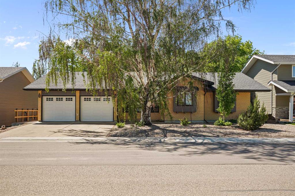 Picture of 416 7 Street N, Picture Butte Real Estate Listing