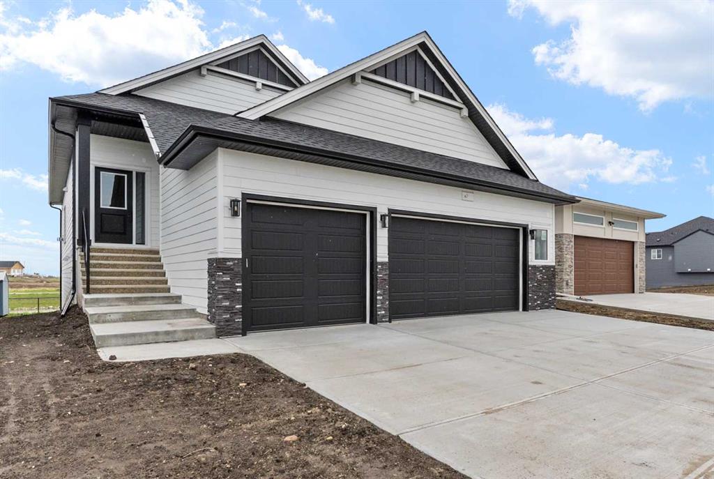 Picture of 716 Mandalay Avenue , Carstairs Real Estate Listing