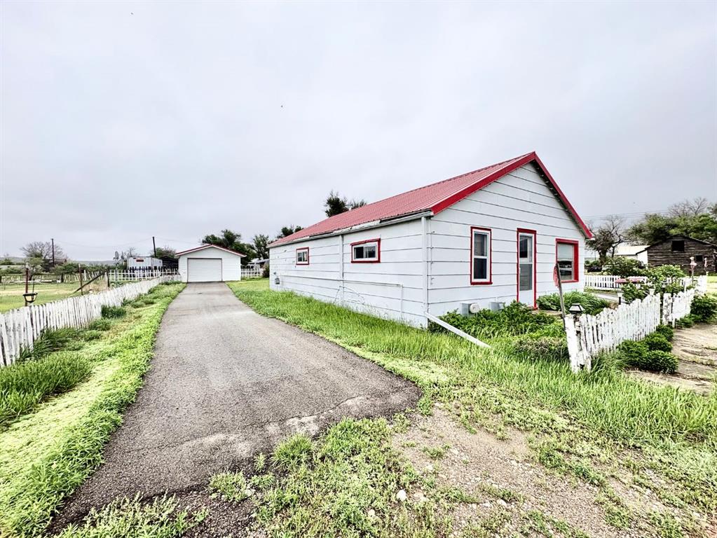 Picture of 210 1 Street E, Empress Real Estate Listing