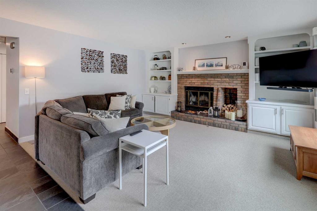 Picture of 40 Signal Ridge Court SW, Calgary Real Estate Listing