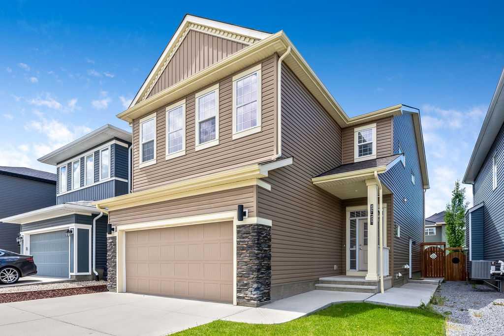 Picture of 435 Evansglen Drive NW, Calgary Real Estate Listing