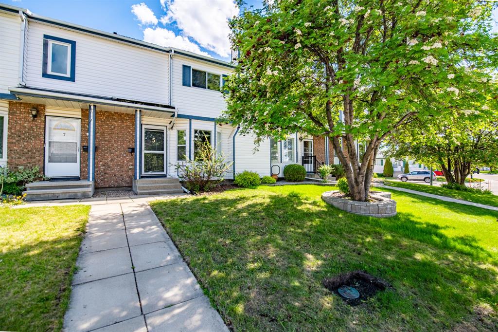 Picture of 5 Elwell Close , Red Deer Real Estate Listing