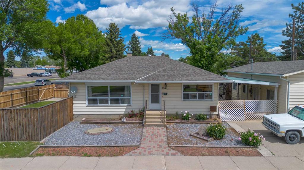 Picture of 2305 7 Avenue N, Lethbridge Real Estate Listing