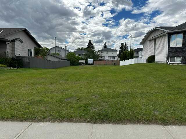 Picture of 336 Parkview Estates , Strathmore Real Estate Listing
