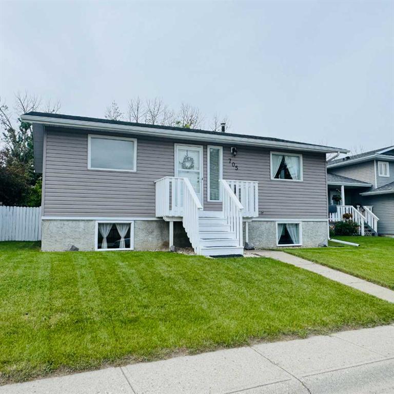 Picture of 705 10 Avenue SE, High River Real Estate Listing