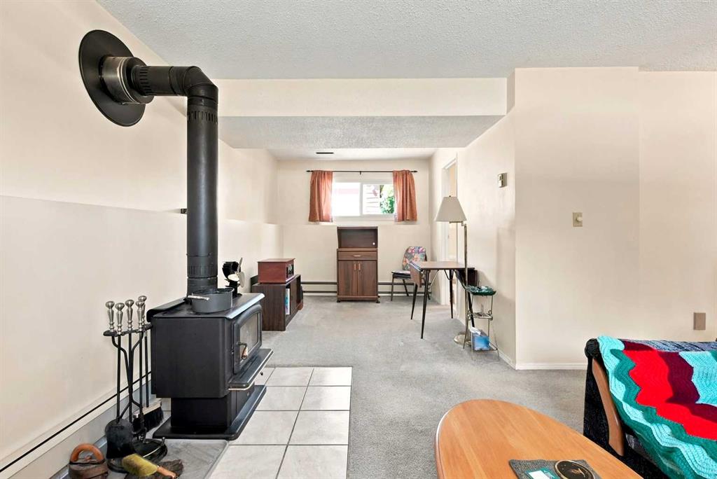 Picture of 38 Meadowview Close , Sylvan Lake Real Estate Listing