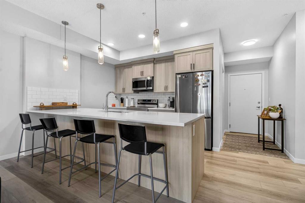 Picture of 3119, 33 Carringham Gate NW, Calgary Real Estate Listing