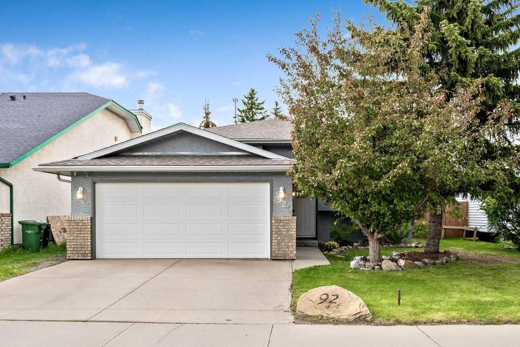 Picture of 92 Waterstone Crescent SE, Airdrie Real Estate Listing