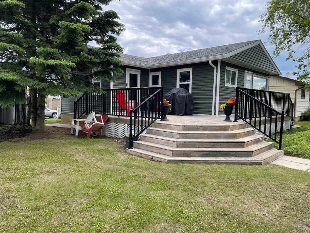 Picture of 932 4 Avenue , Hines Creek Real Estate Listing