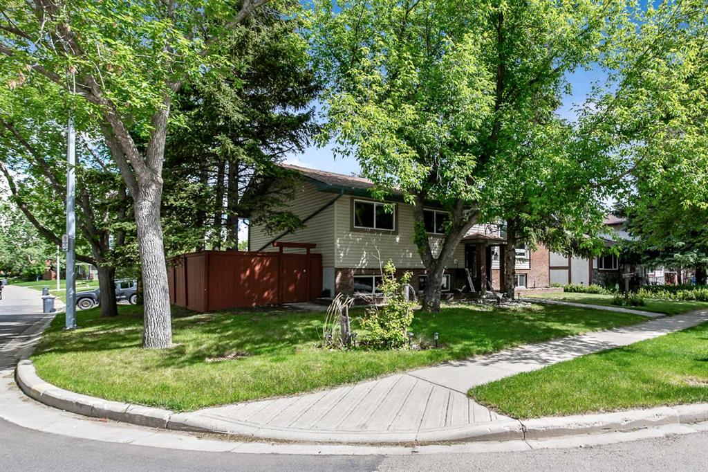 Picture of 12 Robinson Drive , Okotoks Real Estate Listing