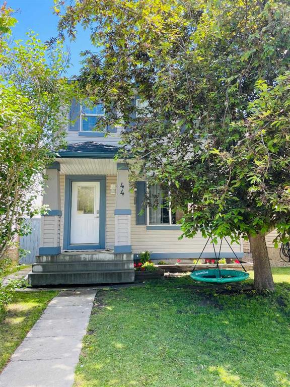 Picture of 44 Everridge Way SW, Calgary Real Estate Listing