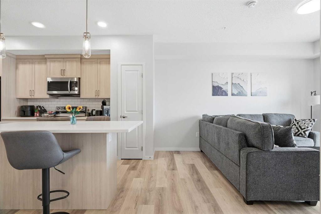Picture of 3207, 33 Carringham Gate NW, Calgary Real Estate Listing