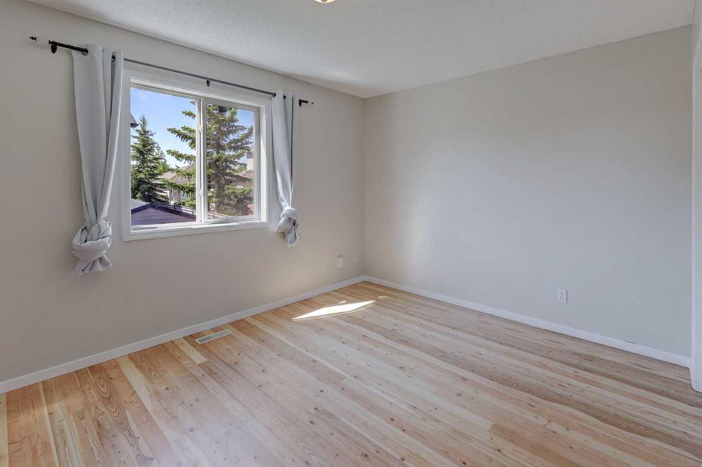Picture of 7 Canoe Close , Airdrie Real Estate Listing