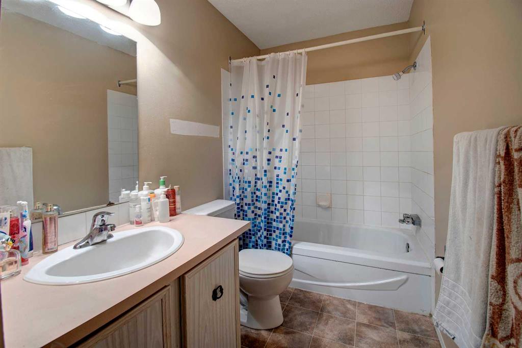 Picture of 106, 2200 Woodview Drive SW, Calgary Real Estate Listing