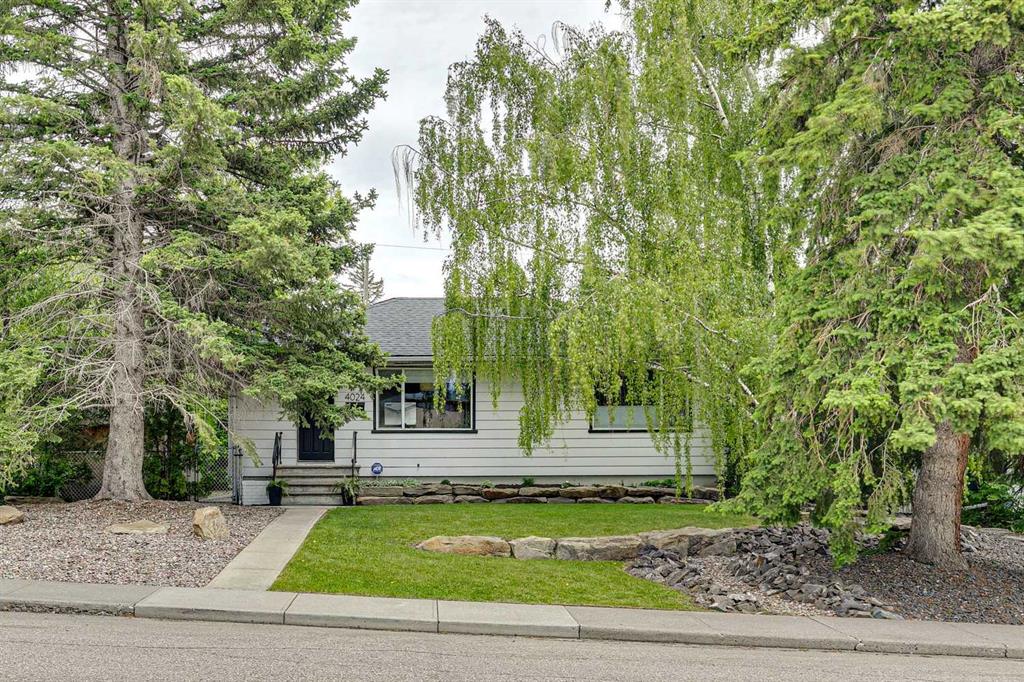 Picture of 4024 Grove Hill Road SW, Calgary Real Estate Listing