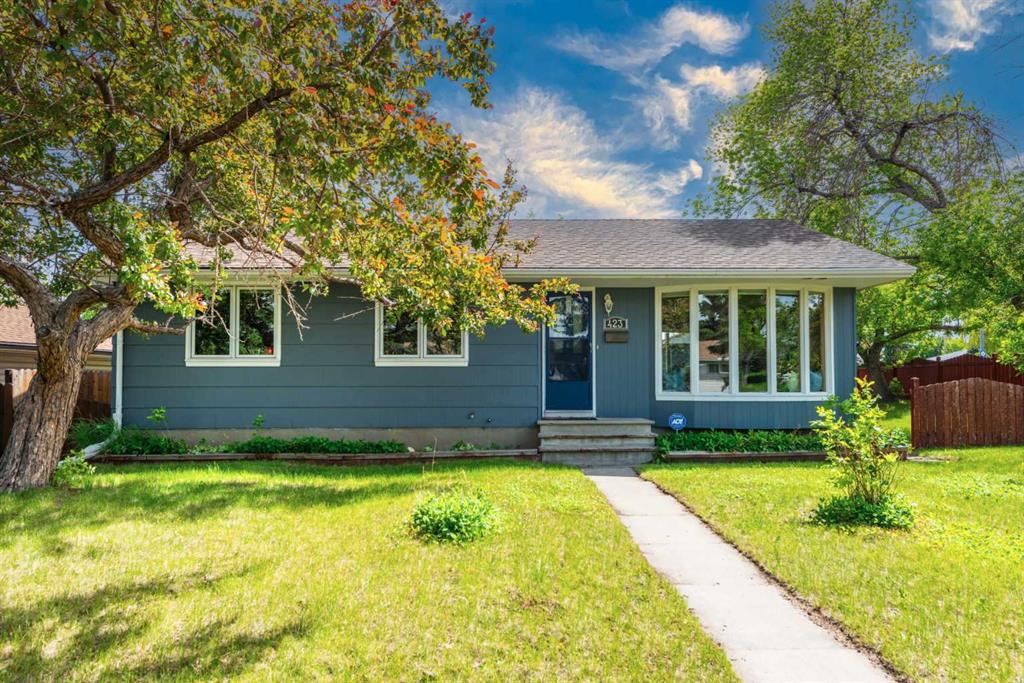 Picture of 423 Spyhill Road NW, Calgary Real Estate Listing