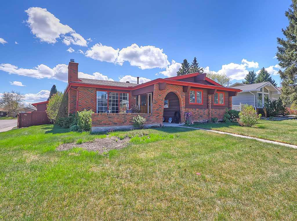 Picture of 728 Parkvalley Road SE, Calgary Real Estate Listing